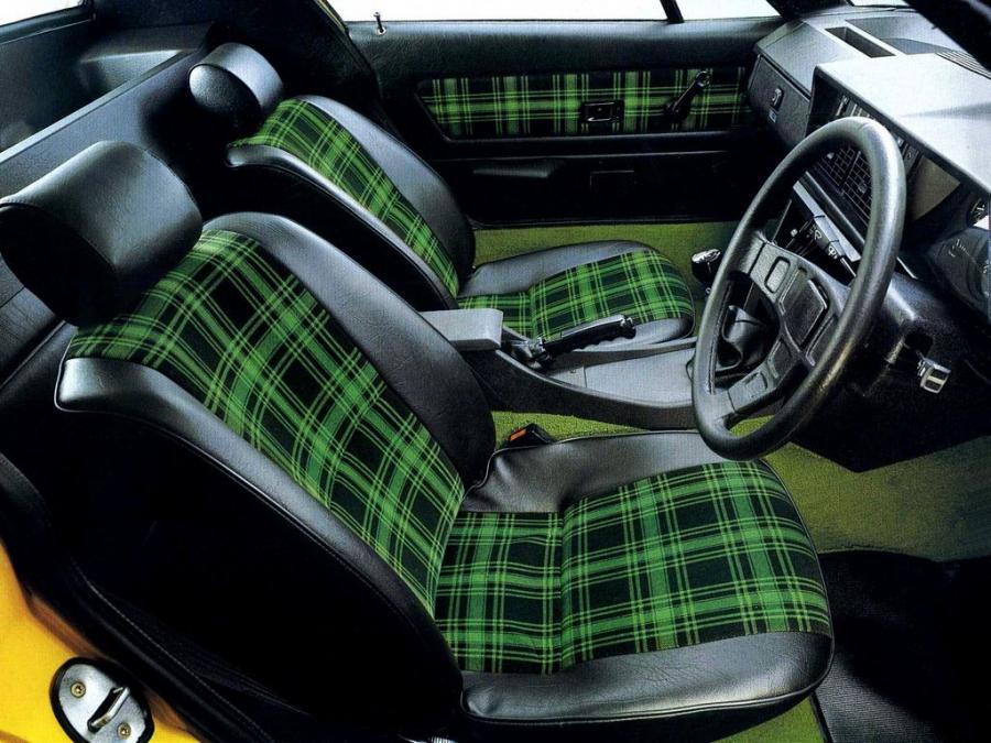 Интерьер Triumph TR7 1974 года  (фото 12 из 17)
